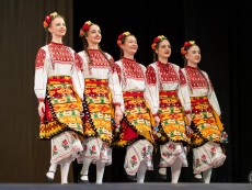 Балетните грации блеснаха на сцената на „Сълза и смях” за празника на българските читалища