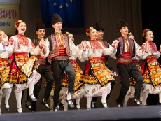 Балетните грации блеснаха на сцената на „Сълза и смях” за празника на българските читалища