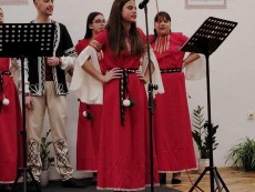 „Тя, майката” – посвещение с песен от Вокална група „Севделея” 