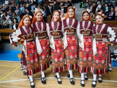 Нашето богатство – деца с родолюбиви сърца виха хора в ритъма на традициите и фолклора
