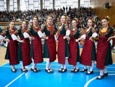 Нашето богатство – деца с родолюбиви сърца виха хора в ритъма на традициите и фолклора