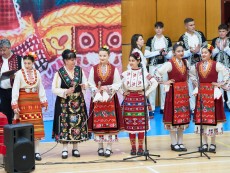 Нашето богатство – деца с родолюбиви сърца виха хора в ритъма на традициите и фолклора