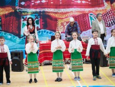 Нашето богатство – деца с родолюбиви сърца виха хора в ритъма на традициите и фолклора