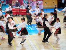 Нашето богатство – деца с родолюбиви сърца виха хора в ритъма на традициите и фолклора