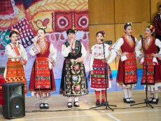 Нашето богатство – деца с родолюбиви сърца виха хора в ритъма на традициите и фолклора