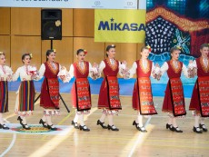 Нашето богатство – деца с родолюбиви сърца виха хора в ритъма на традициите и фолклора
