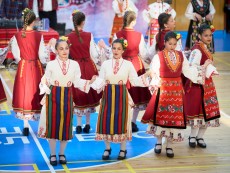 Нашето богатство – деца с родолюбиви сърца виха хора в ритъма на традициите и фолклора