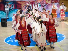 Нашето богатство – деца с родолюбиви сърца виха хора в ритъма на традициите и фолклора