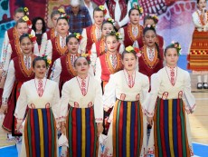 Нашето богатство – деца с родолюбиви сърца виха хора в ритъма на традициите и фолклора