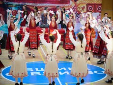 Нашето богатство – деца с родолюбиви сърца виха хора в ритъма на традициите и фолклора