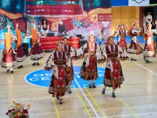 Нашето богатство – деца с родолюбиви сърца виха хора в ритъма на традициите и фолклора