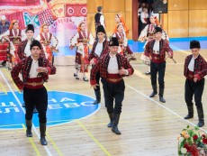 Нашето богатство – деца с родолюбиви сърца виха хора в ритъма на традициите и фолклора