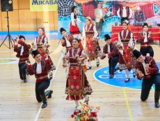 Нашето богатство – деца с родолюбиви сърца виха хора в ритъма на традициите и фолклора