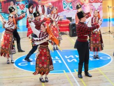 Нашето богатство – деца с родолюбиви сърца виха хора в ритъма на традициите и фолклора