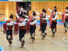 Нашето богатство – деца с родолюбиви сърца виха хора в ритъма на традициите и фолклора