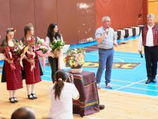 Нашето богатство – деца с родолюбиви сърца виха хора в ритъма на традициите и фолклора