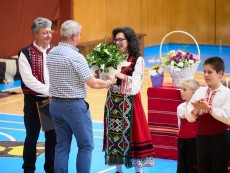 Нашето богатство – деца с родолюбиви сърца виха хора в ритъма на традициите и фолклора