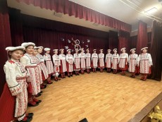 Поздрав с песни за дамите по повод 8-ми март