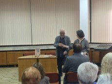 Поетична вечер с антологията „Омълнени треви“