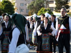 СЕВЛИЕВО СЕ ЗАВЪРТЯ В РИТЪМА НА БЪЛГАРСКОТО ХОРО