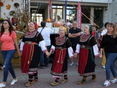 СЕВЛИЕВО СЕ ЗАВЪРТЯ В РИТЪМА НА БЪЛГАРСКОТО ХОРО