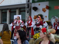 СЕВЛИЕВО СЕ ЗАВЪРТЯ В РИТЪМА НА БЪЛГАРСКОТО ХОРО