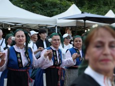 СЕВЛИЕВО СЕ ЗАВЪРТЯ В РИТЪМА НА БЪЛГАРСКОТО ХОРО